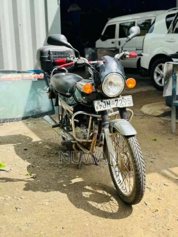Bajaj Boxer 2003 Motorbike (Used)
