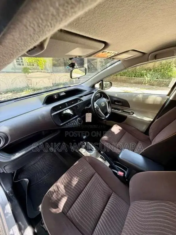 Toyota Aqua 2012 Car (Used)