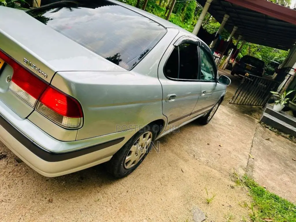Nissan Sunny Fb 15 2000 Car (Used)