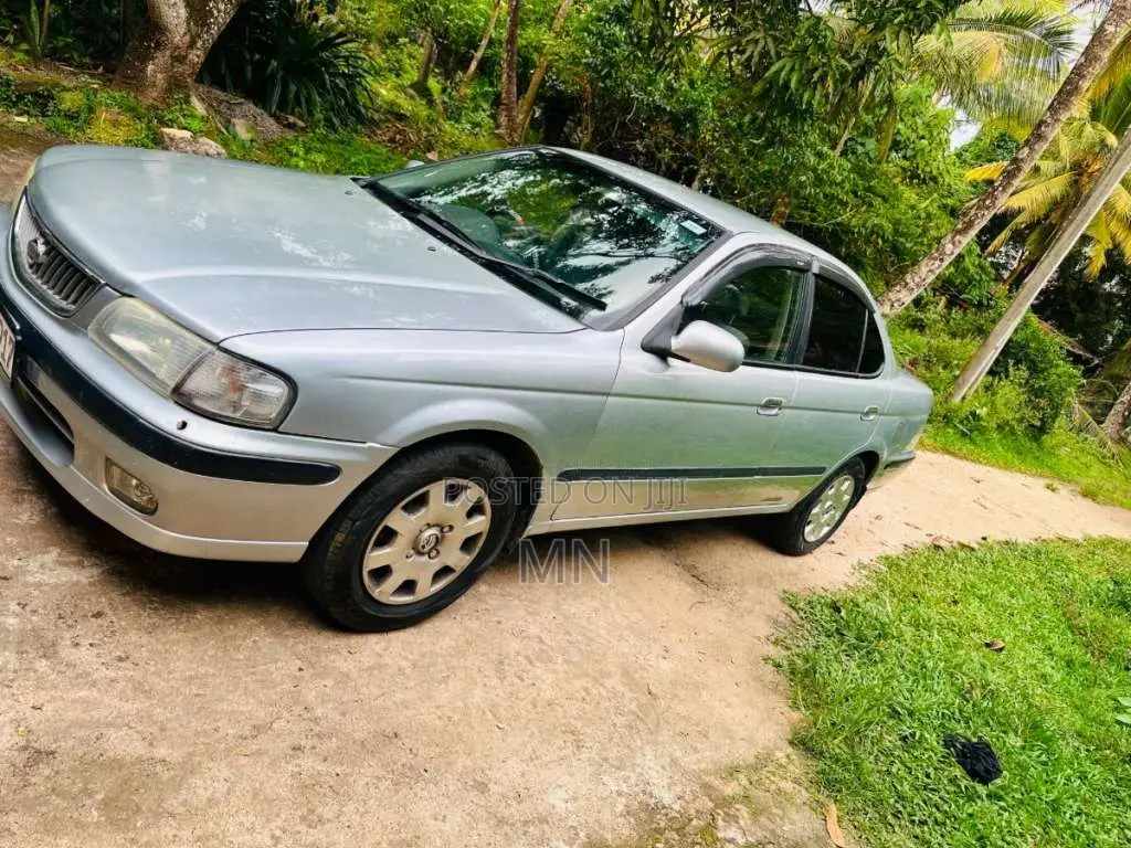 Nissan Sunny Fb 15 2000 Car (Used)