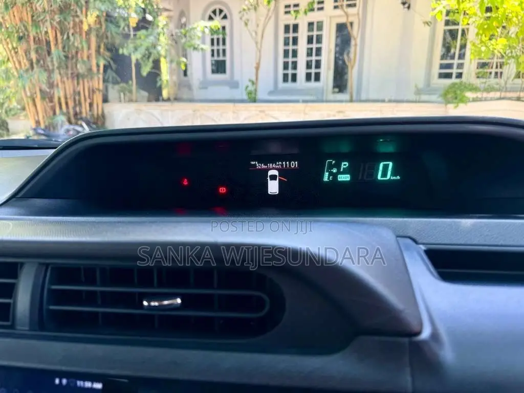 Toyota Aqua 2012 Car (Used)