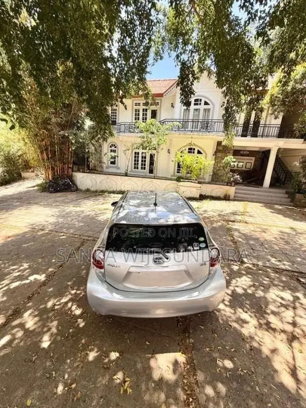 Toyota Aqua 2012 Car (Used)