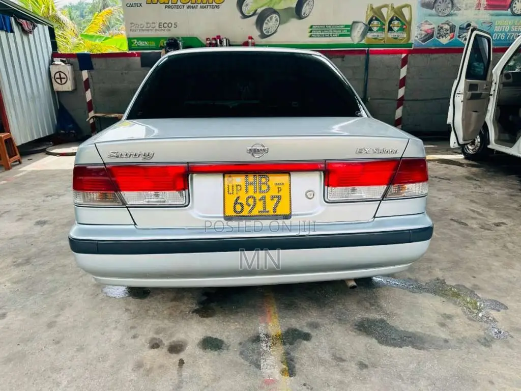 Nissan Sunny Fb 15 2000 Car (Used)