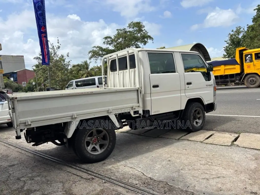 Toyota Toyoace 2001 Crew Cab (Used)