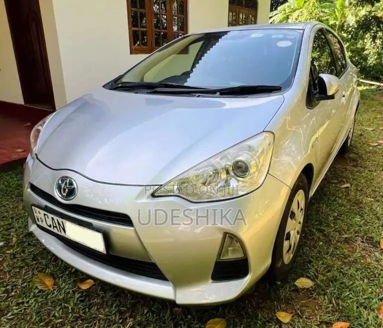 Toyota Aqua 2013 Car (Used)