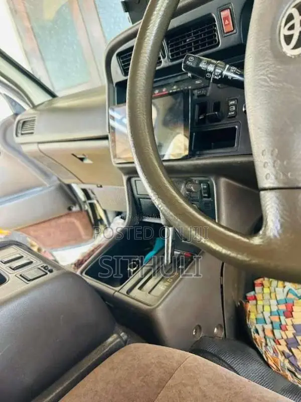 Toyota Dolphin 1993 Car (Used)
