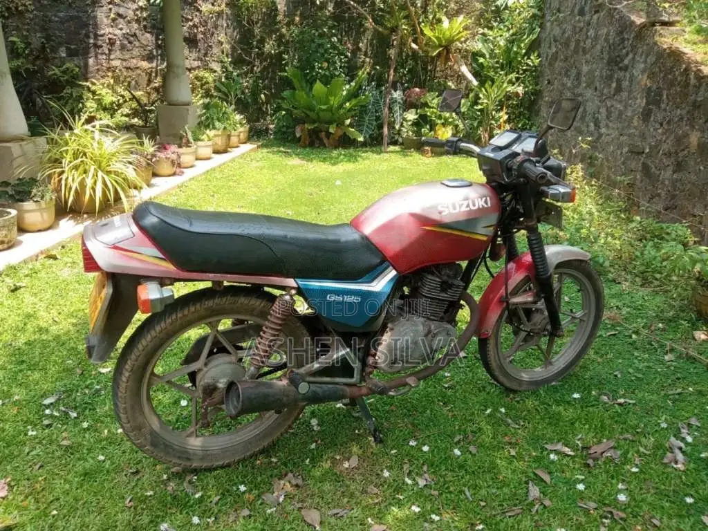 Suzuki GS125 1999 Motorbike (Used)