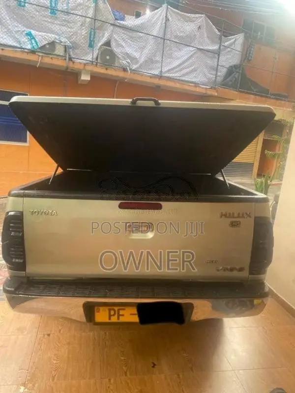 Toyota Hilux 2005 Pickup (Used)