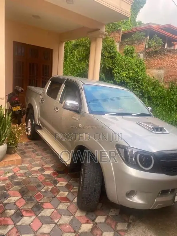 Toyota Hilux 2005 Pickup (Used)