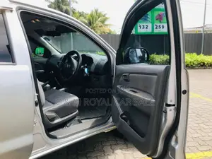 Toyota HILUX 2015 Pickup (Used)