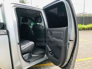 Toyota HILUX 2015 Pickup (Used)