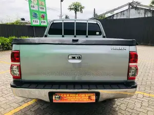 Toyota HILUX 2015 Pickup (Used)