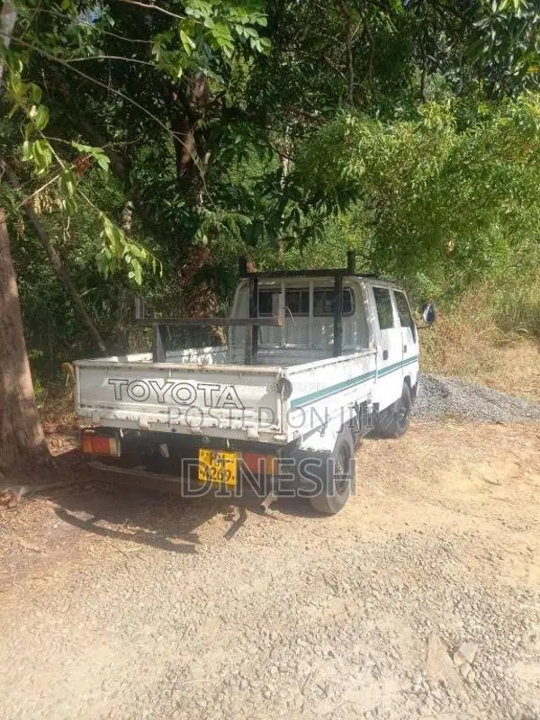 Toyota Toyoace 2003 Crew Cab (Used)