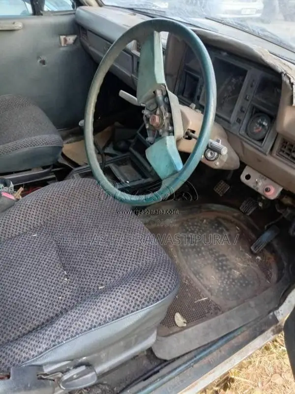 Nissan Nissan 1980 Pickup (Used)