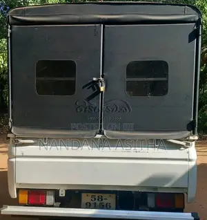 Isuzu NHR 1996 Crew Cab (Used)