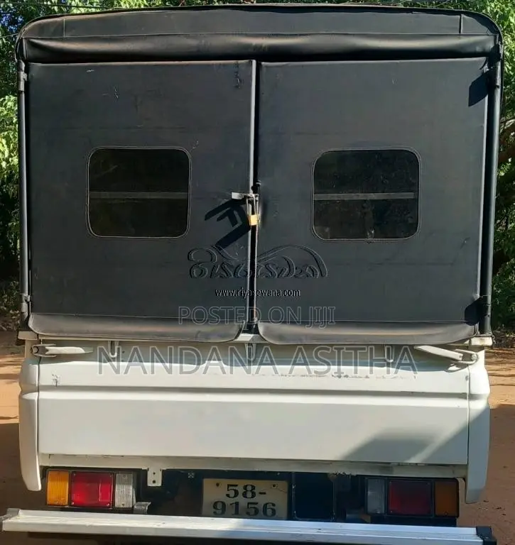 Isuzu NHR 1996 Crew Cab (Used)