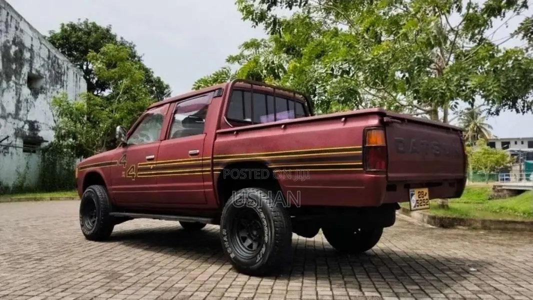Nissan Double Cab 4x4 1983 Pickup (Used)