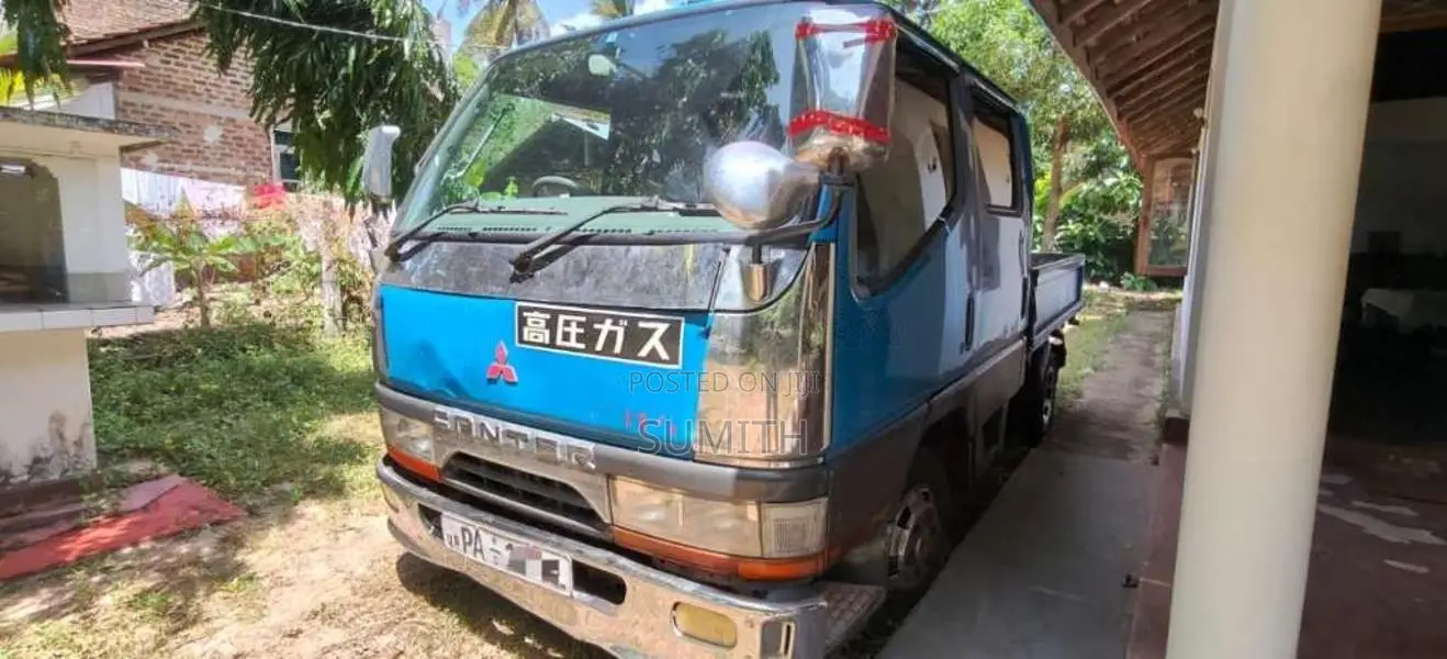 Mitsubishi CrewCab 2002 Crew Cab (Used)