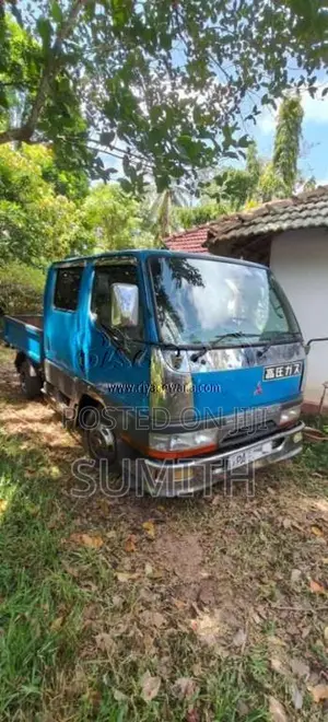 Mitsubishi CrewCab 2002 Crew Cab (Used)