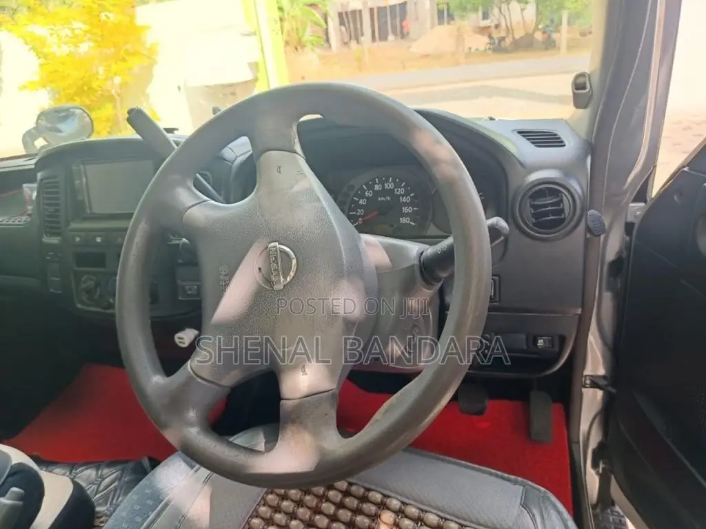 Nissan Caravan 2012 Van (Used)