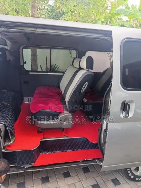 Nissan Caravan 2012 Van (Used)