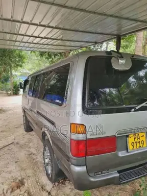 Toyota Dolphin 2002 Van (Used)