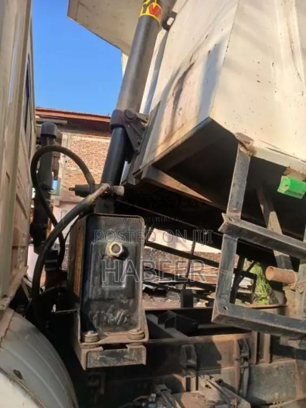 Tata LPK2615 2010 Lorry (Used)