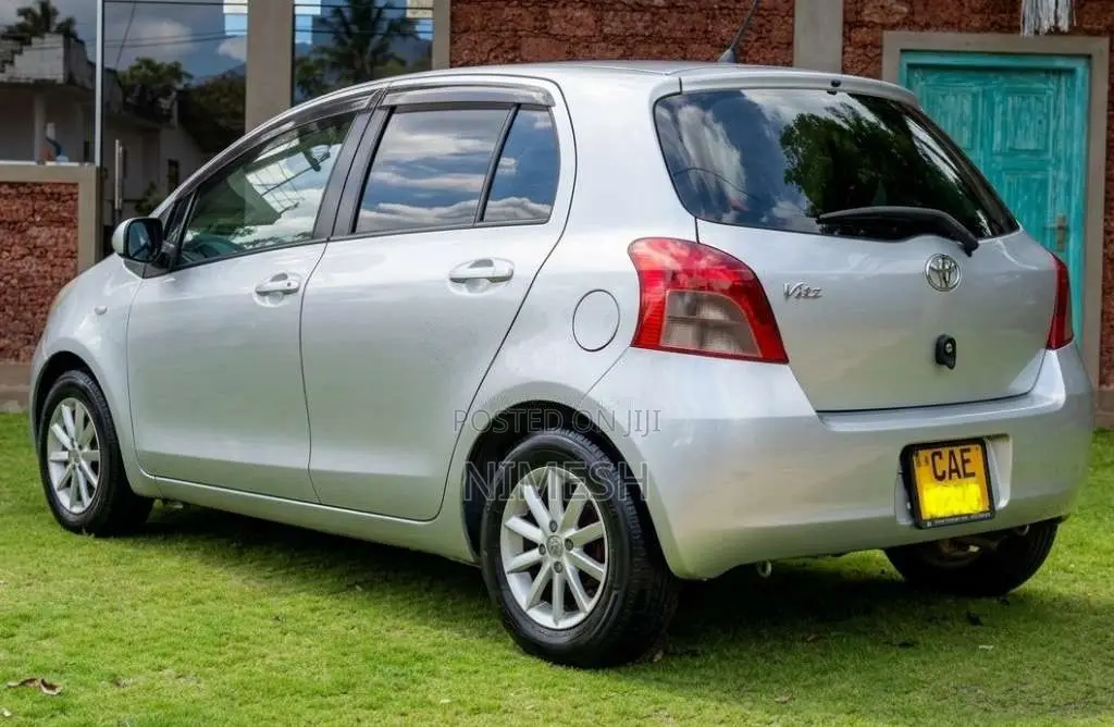 Toyota Vitz 2007 Car (Used)