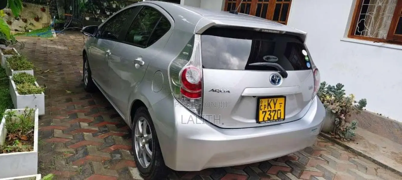 Toyota Aqua 2013 Car (Used)