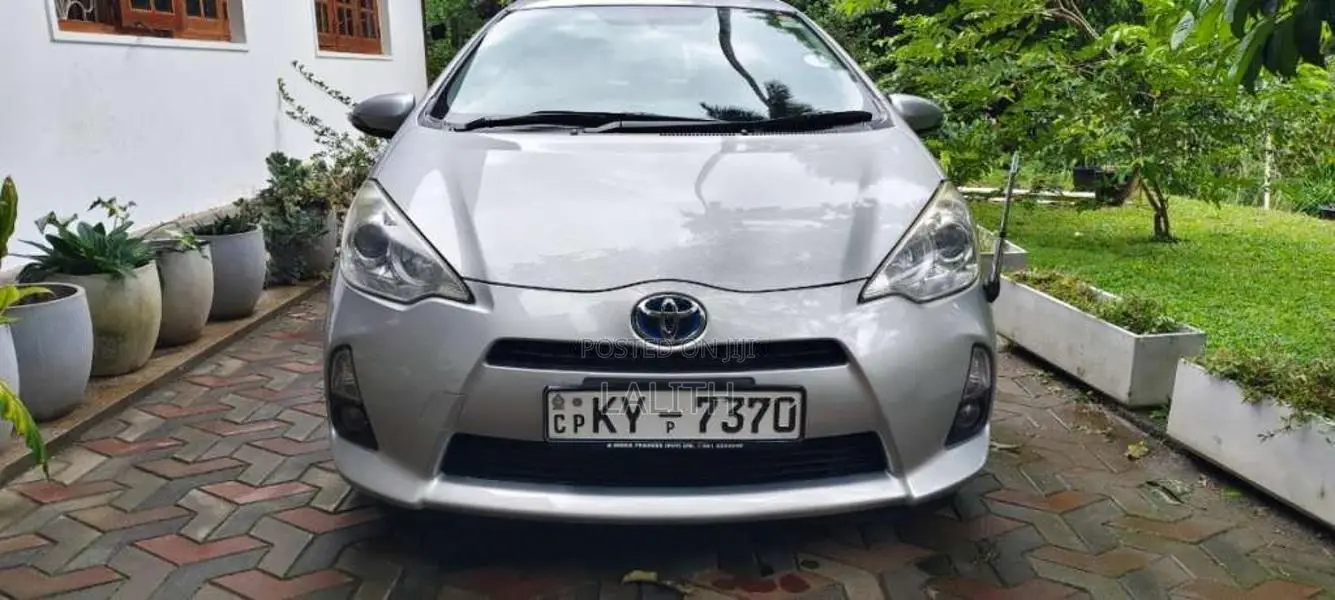 Toyota Aqua 2013 Car (Used)