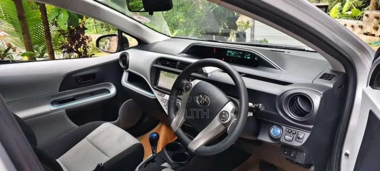 Toyota Aqua 2013 Car (Used)