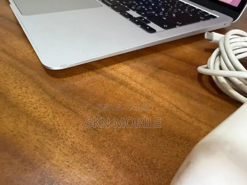 Apple MacBook i5 8GB 512GB 13”