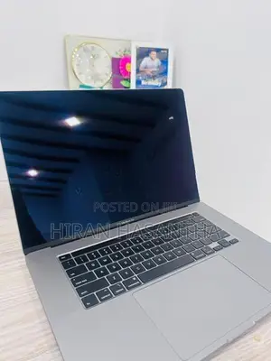 Apple MacBook i9 2019