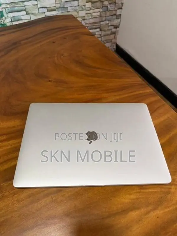 Apple MacBook Pro i7 16GB 512GB 16