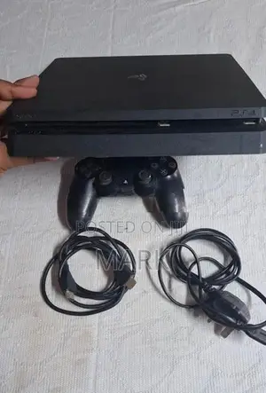 PS4 Slim 500GB with controller