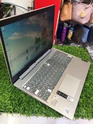 Lenovo 81WE Laptop