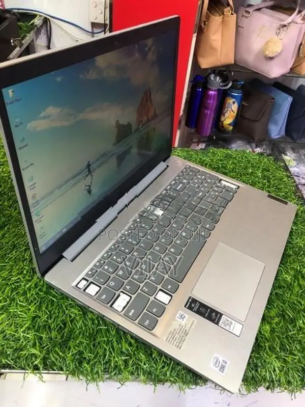 Lenovo 81WE Laptop