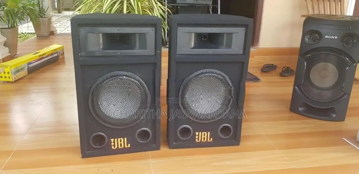 Onkyo AV Receiver HT-R390 with Power Full JBL 2 Speaker