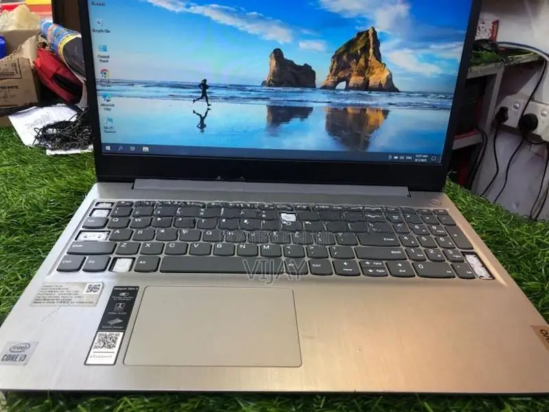 Lenovo 81WE Laptop