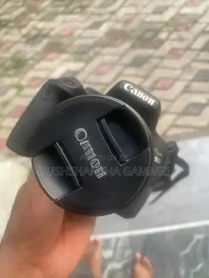 Canon EOS 800D with 18-55mm Godox TT520 II selling due to upgrade