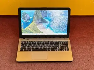 Asus i5 7th 6GB/128GB SSD Nvidia 2GB Graphics