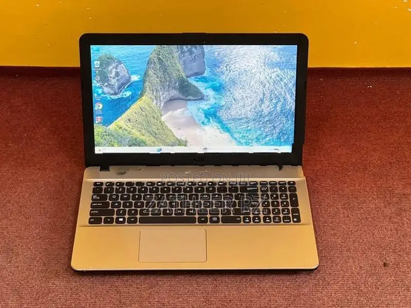 Asus i5 7th 6GB/128GB SSD Nvidia 2GB Graphics