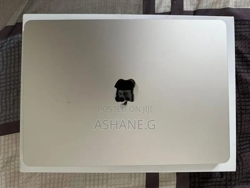 MacBook Air M4 Bundle