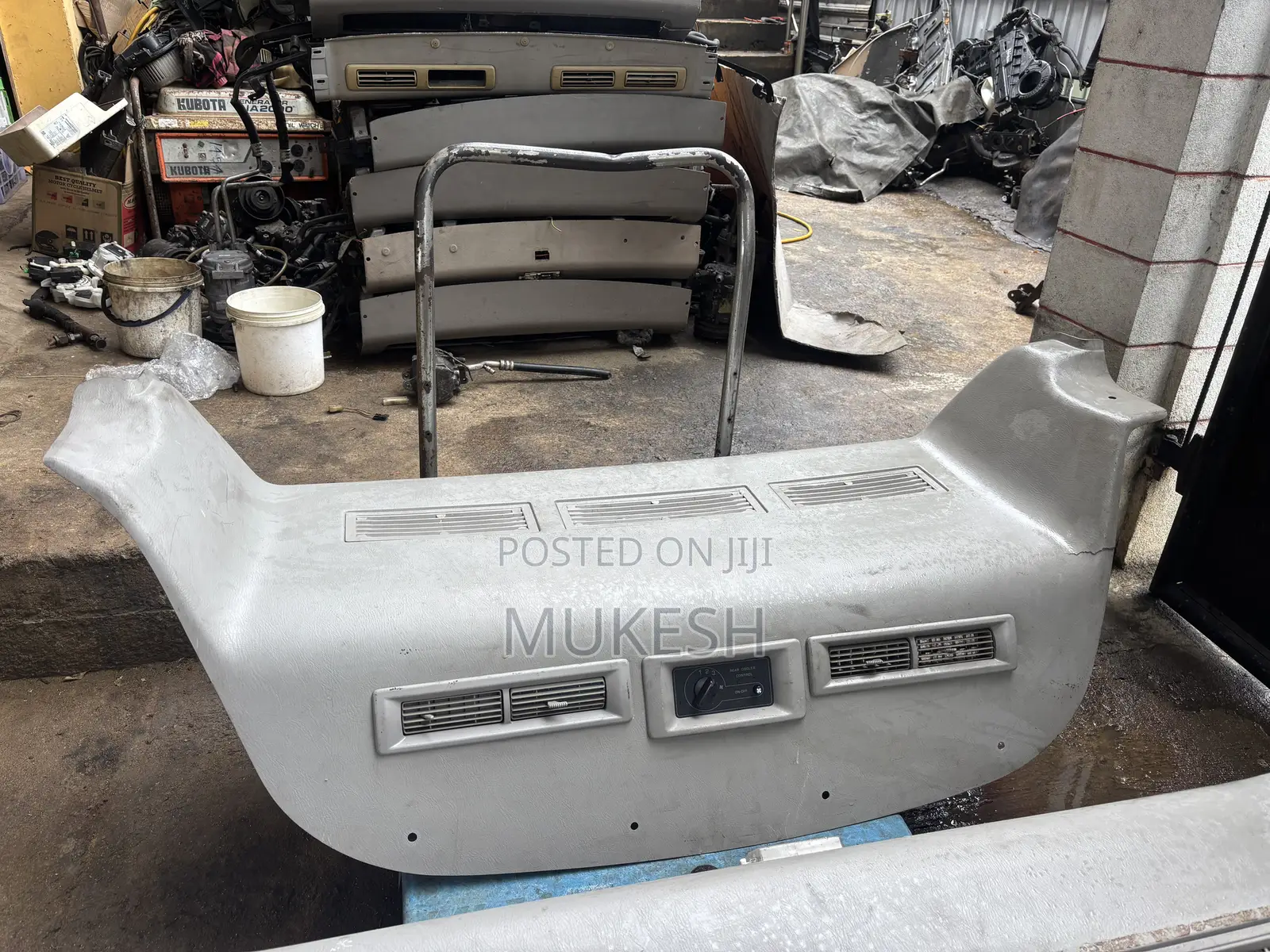 Caravan E25 Dual AC Unit
