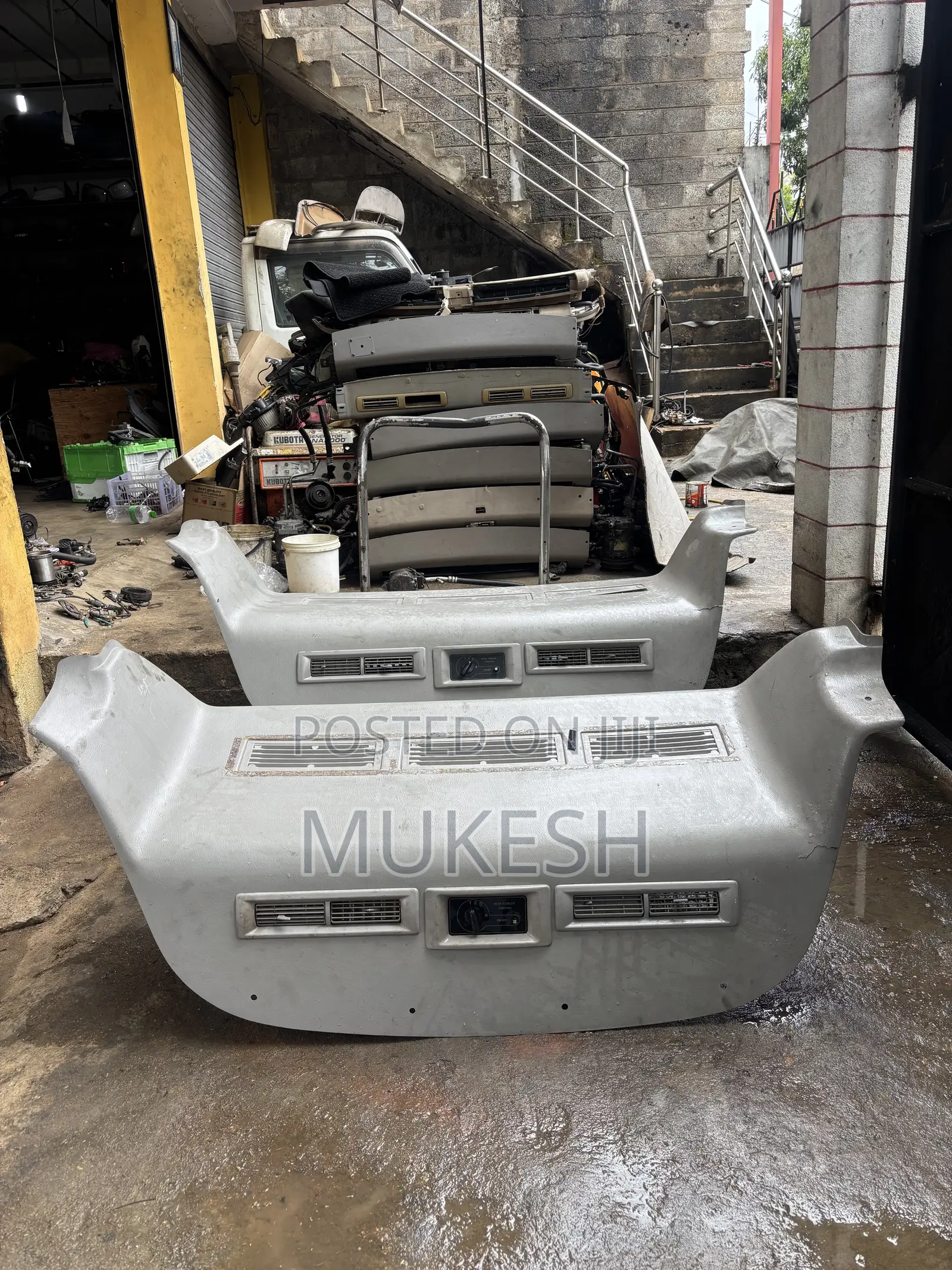 Caravan E25 Dual AC Unit