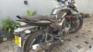 Hero-Honda Hunk 2016 Motorbike (Used)
