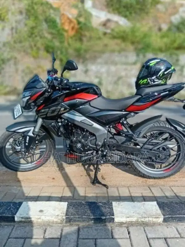 Bajaj Pulsar NS200 2025 Motorbike (Used)