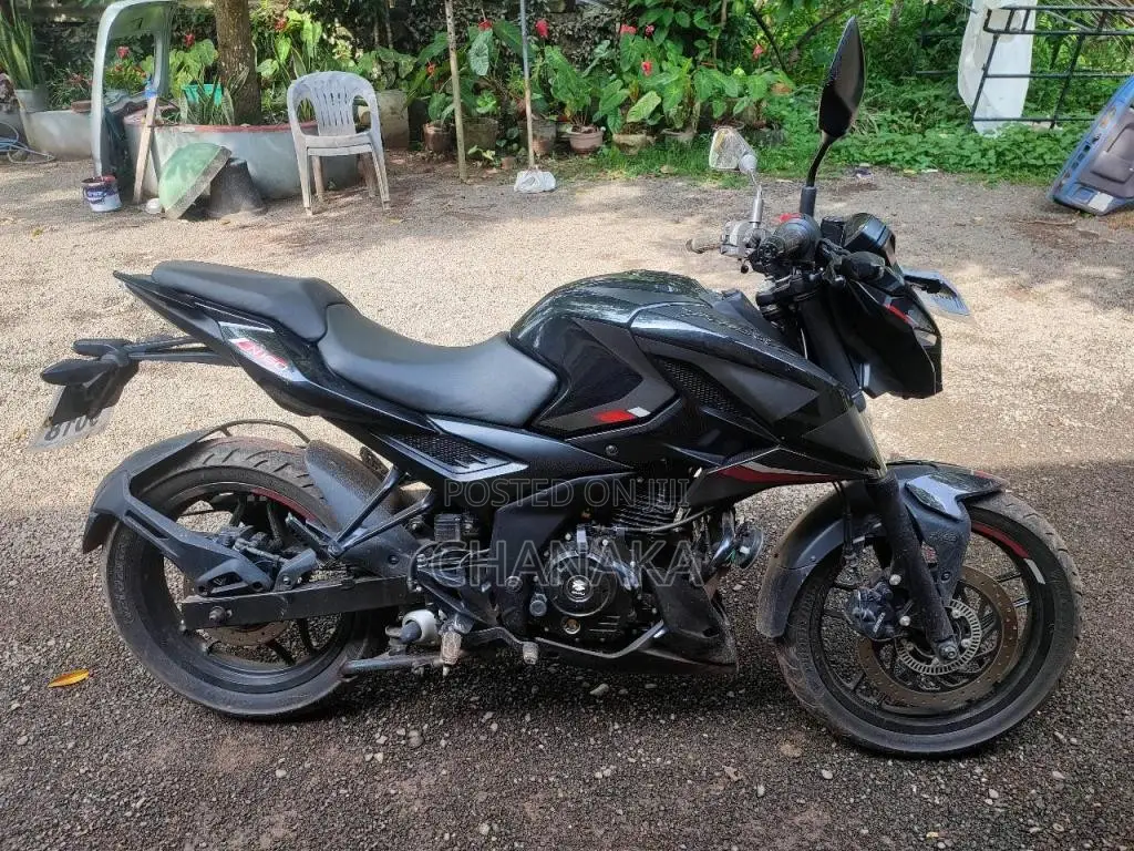 Bajaj Pulsar N160 2025 Motorbike (Used)