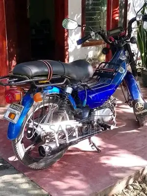 Kinetic Safari 2009 Motorbike (Used)
