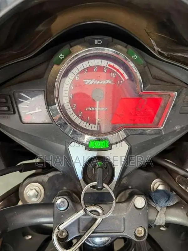 Hero-Honda Hunk 2015 Motorbike (Used)